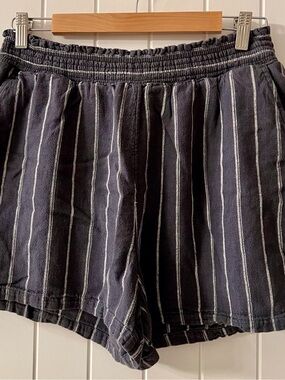 Universal Thread Navy Pinstripe High-Waist Elastic Shorts